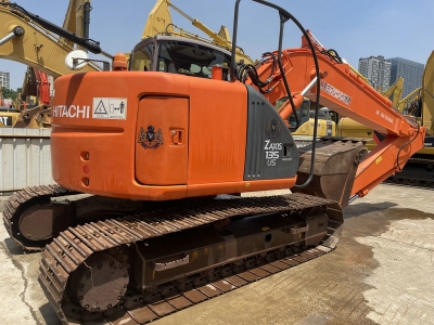 Hitachi ZX135