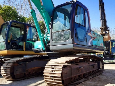 Kobelco SK200-8 excavator