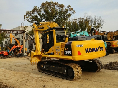 Komatsu PC200-8