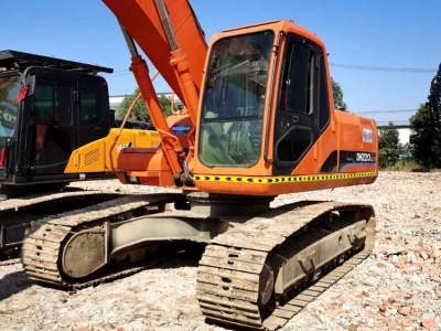DOOSAN DH220LC-7 excavator