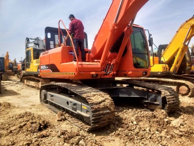 Doosan DH225-9 excavator