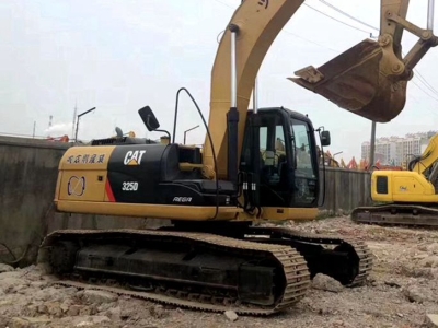 Caterpillar CAT325D excavator