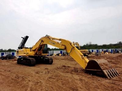 Komatsu PC300-7 excavator