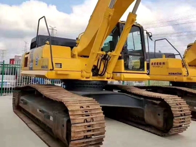Komatsu PC450-8 excavator