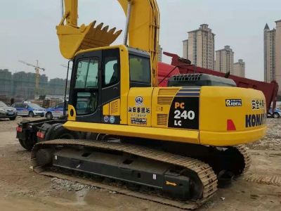 Komatsu PC240-8